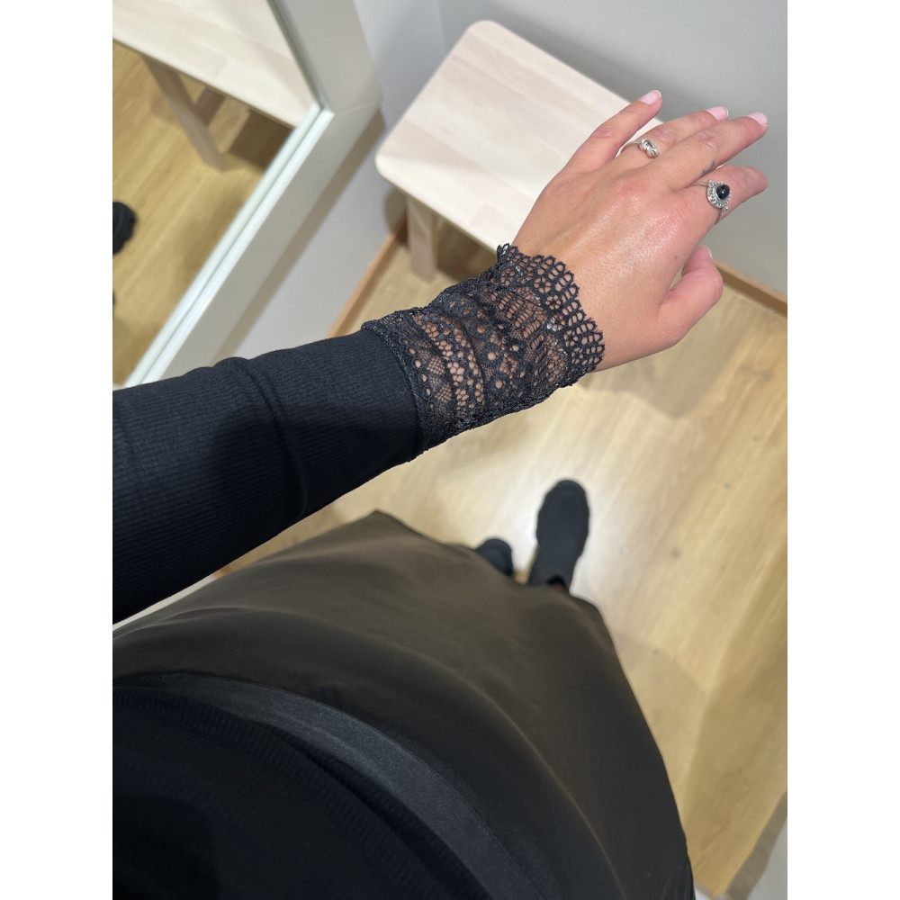 ONLTILDE HIGHNECK LACE TOP