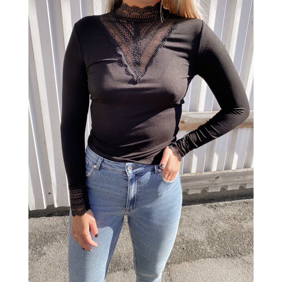 ONLTILDE HIGHNECK LACE TOP